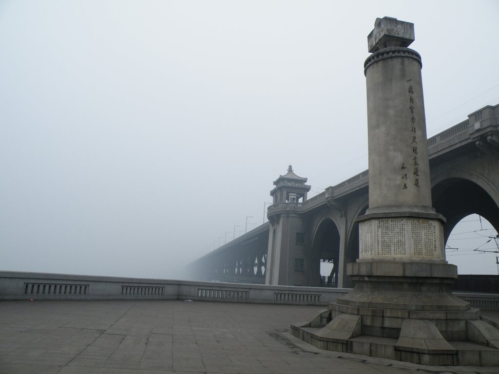 Wuhan Yangtze River Bridge by hugefoam