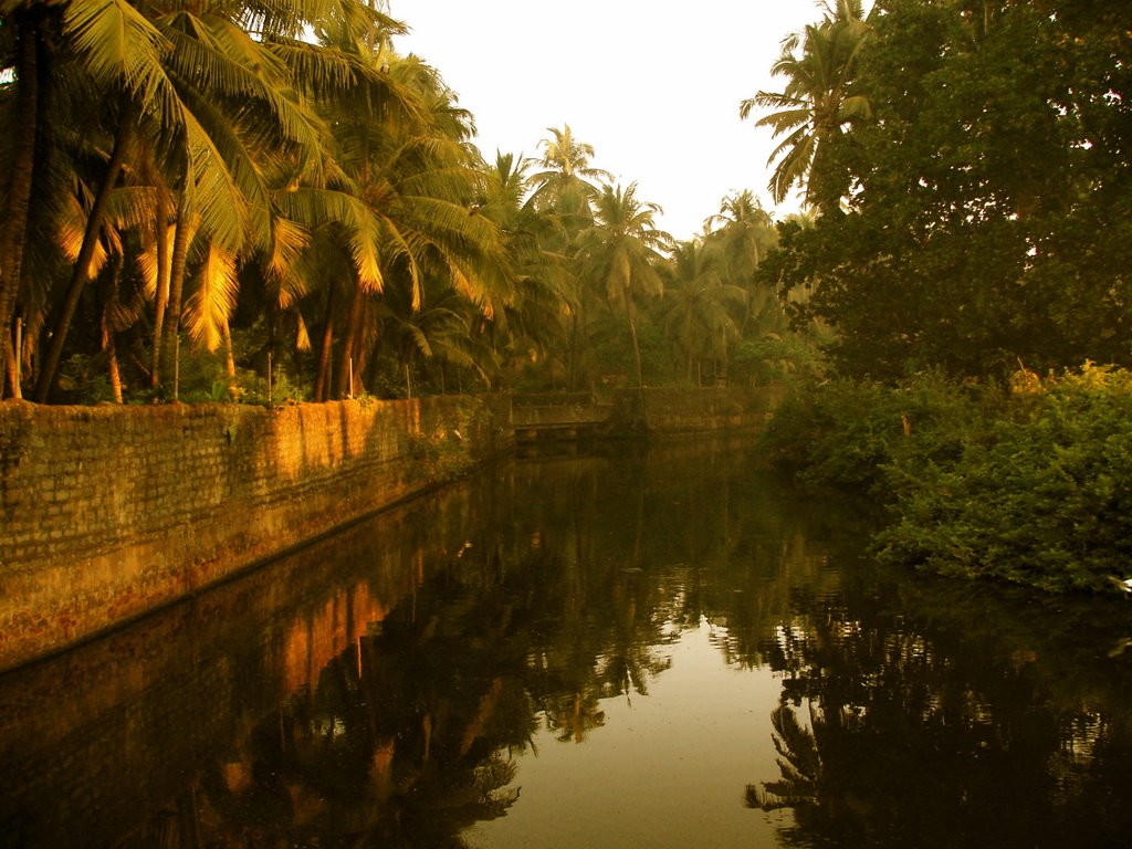 Canal sunrise by tukki