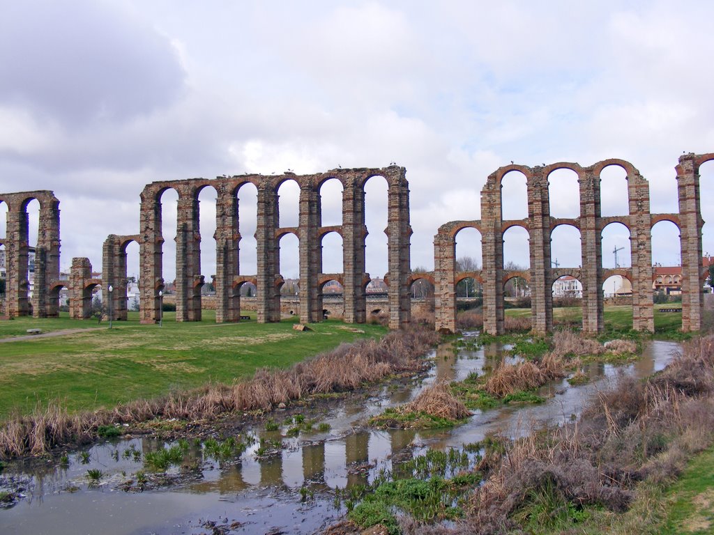 Acueducto de los Milagros by halvertoh