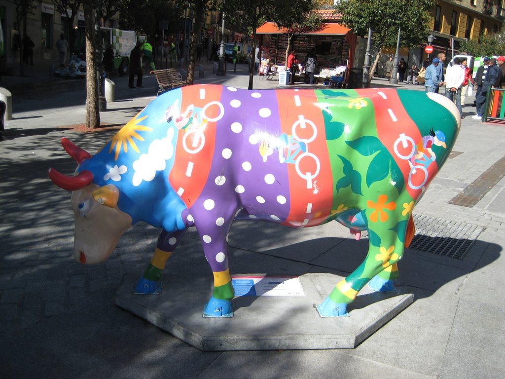 COW PARADE MADRID 2009 - 005 ALBERTINA PINTURINA by José Ignacio López