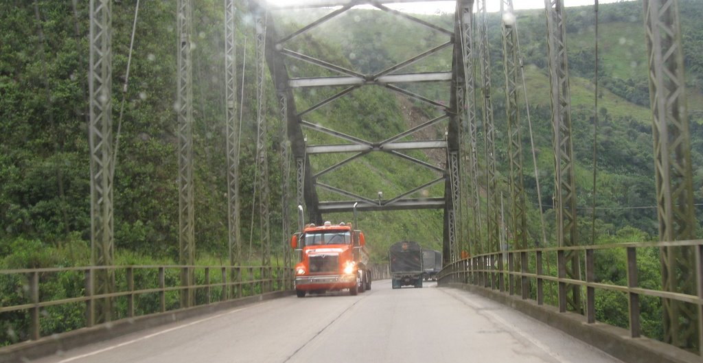 Puentes adelante de Guayabetal Cundinamarca. Carretera al Llano. by Lic. John Méndez