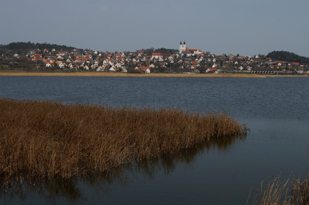 Tihany látképe a Belső tó partjáról / The view of Tihany by vtorok