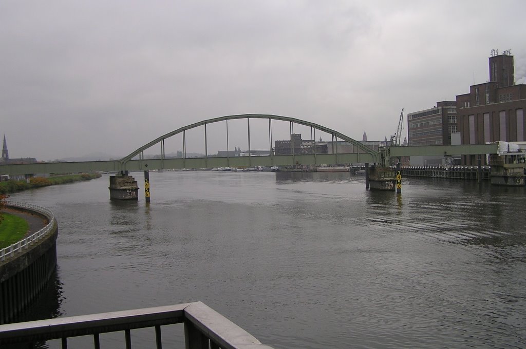 Maastricht, reconstruction of railwaybridge in the railway Maastricht (NL) - Lanaken (B) as seen from the Noorderbrug by Ghjenk