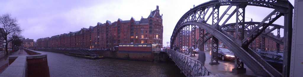 Speicherstadt in Hamburg by hroesing