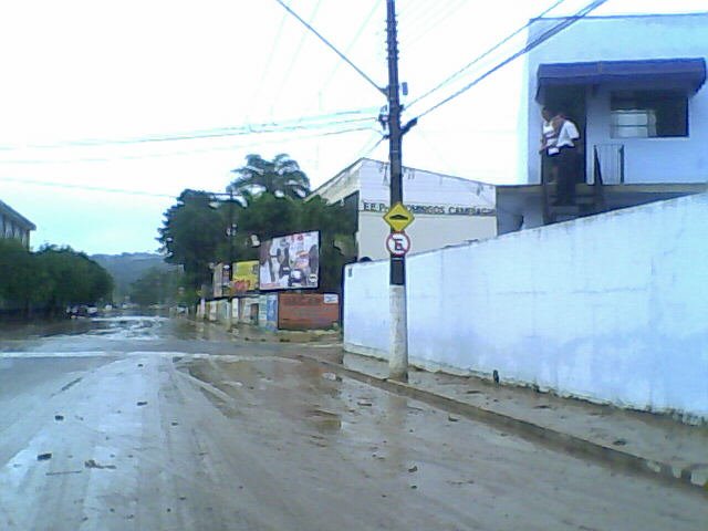 Avenida alagada perto da delegacia by leite.samuka