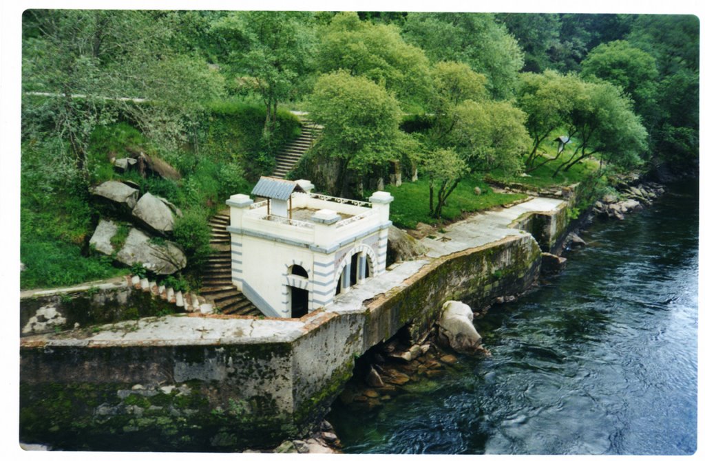 MAYO 2001.Antiguo balneario de los salones del LEREZ. by LOURDES PEREIRA