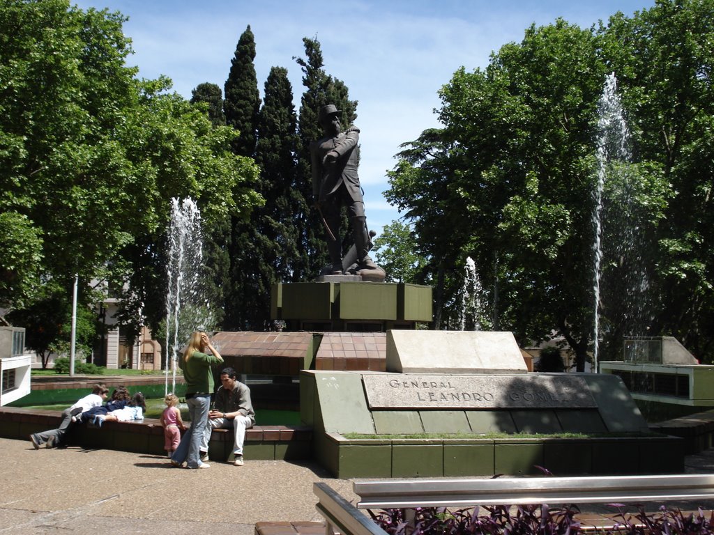 Plaza Paisandu Uruguay by chernandc