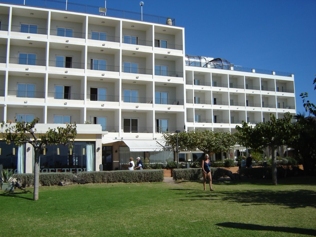 Hotel Terraza, Playa de Roses, Costa Brava by RMaria