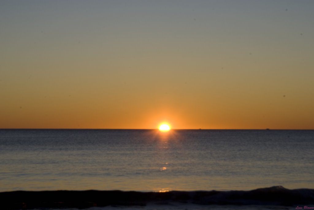 Amanecer en la playa de san juan by Luis Blanco