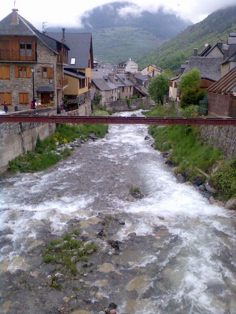 Pueblo del valle de Aran Pirineo de Lleida by Lola de Oya