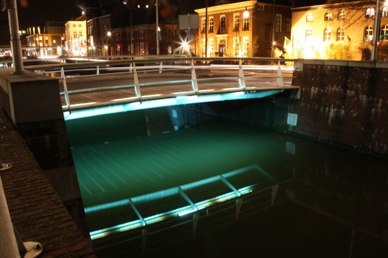 Helmond langs de oude Zuid Willemsvaart by www.binnenvaartinbeeld.com