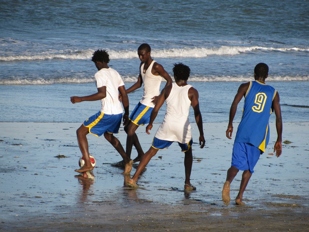 Footballmatch dec '08 Bakau by guipy