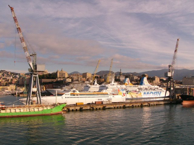 Genova Porto - cantieri navali photo 4 by ilnani