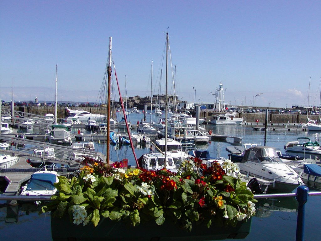 Guernsey : St Peters Port by Tillyfarlar