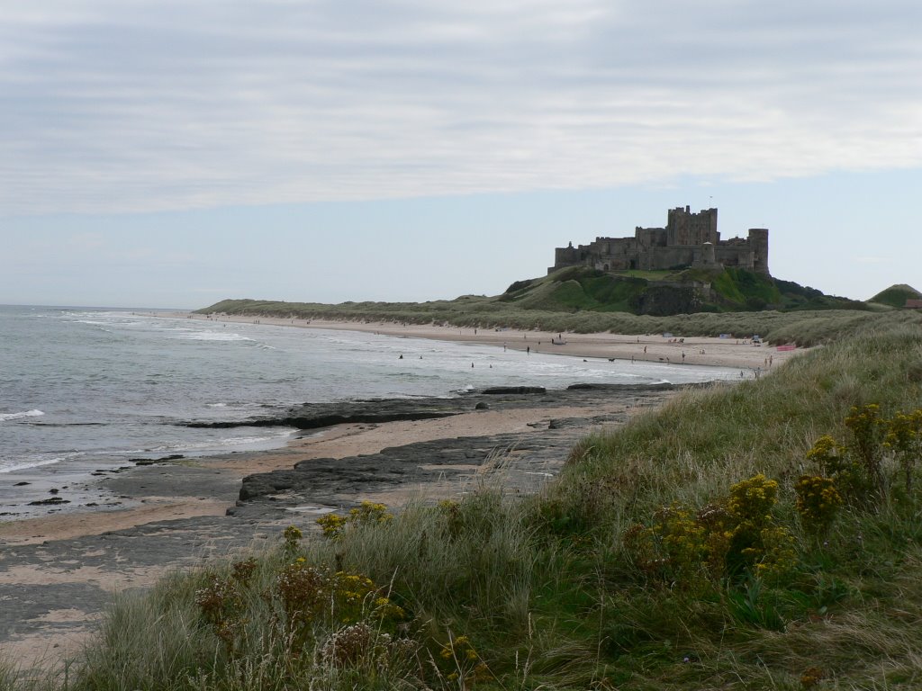 Bamburgh castle, Northumberland by Tillyfarlar