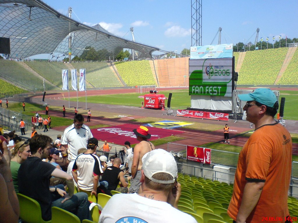 WM Deutschland - Schweden im Olympiastadion by Alexander der Zeiger