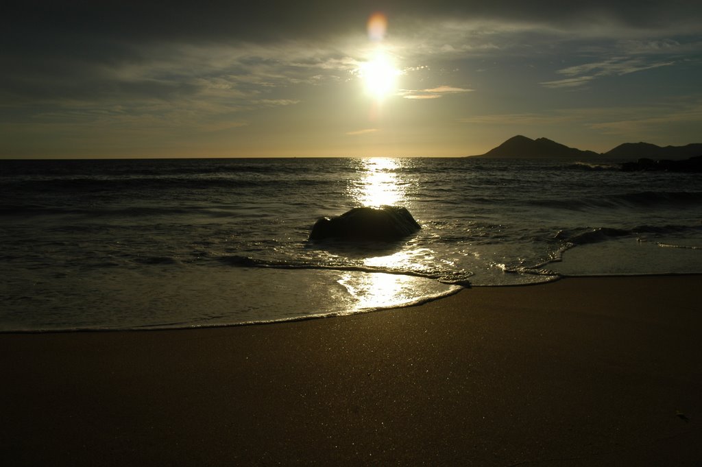 Playa del son, bajo el ARDORA, por susana by paulapedrares