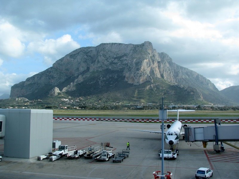 Airport Palermo by agbarta