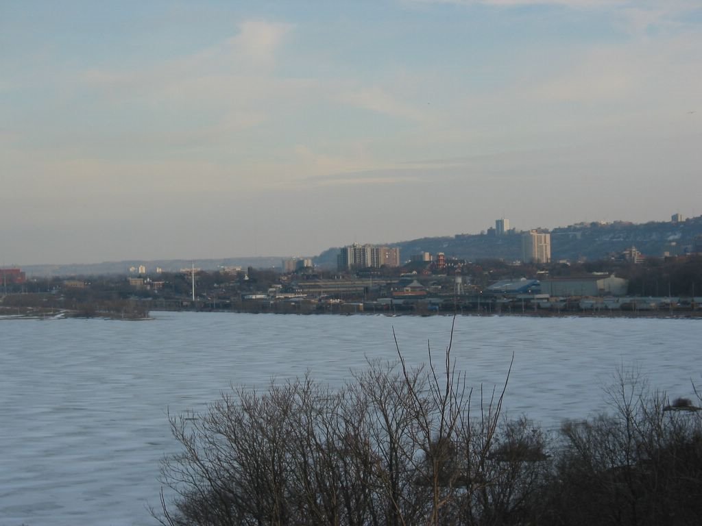 Looking Downtown Hamilton, Canada, Lake Ontario, 26 Mar 2005 by Albert Li