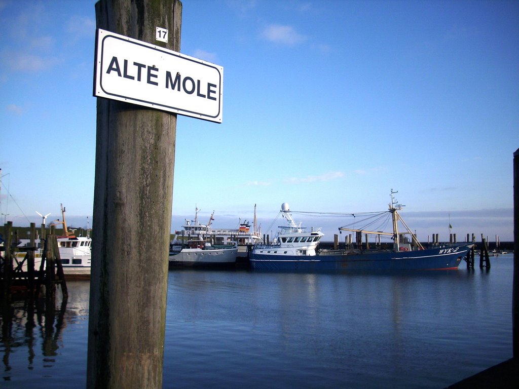 Alte Mole im Hafen von Wyk auf Föhr by Hdel.