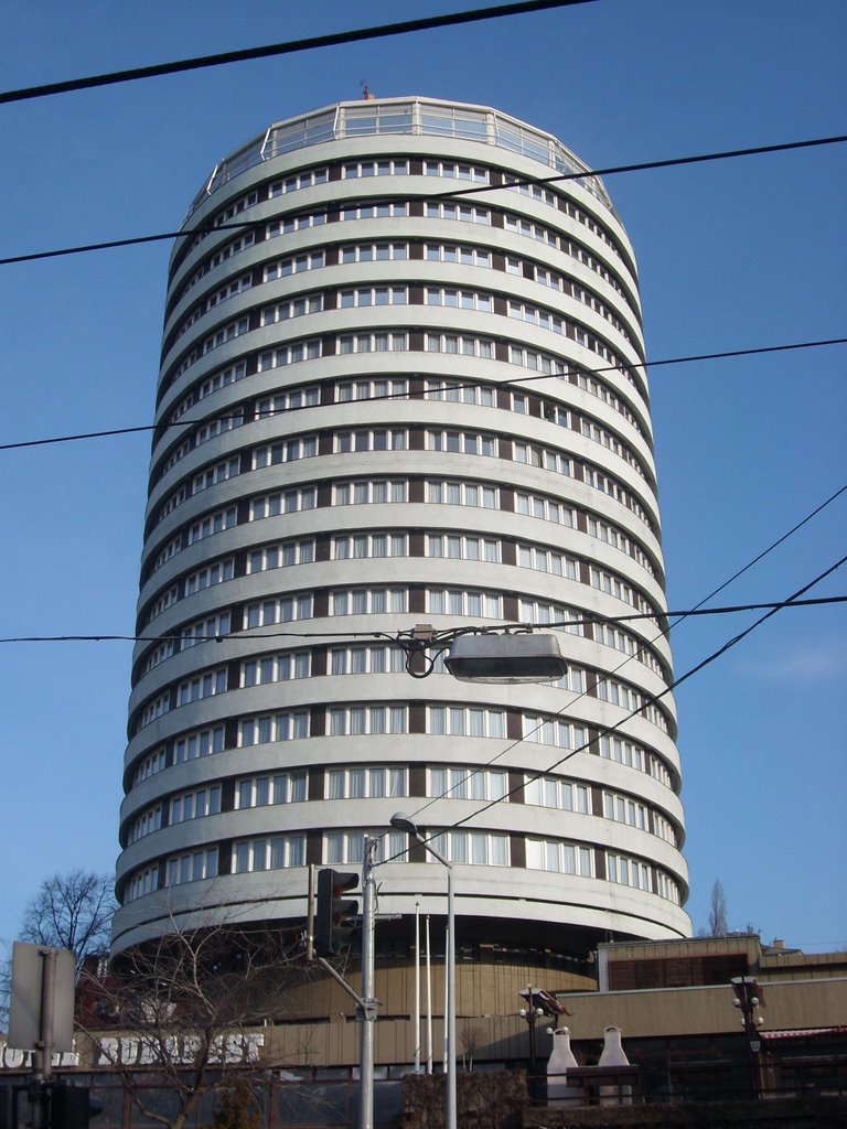 Hotel Budapest (Körszálló: 64 méter magas, 1967-ben épült) by Veér Lajos