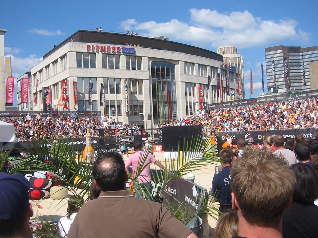 Kennedyplatz im Sommer - Beachvolleyball by RuhrpottDave