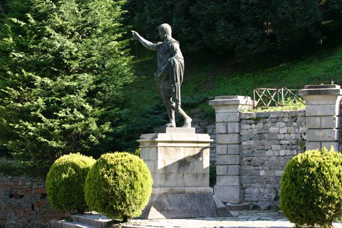 Statua Cesare Augusto SUSA by Peppino Vanara