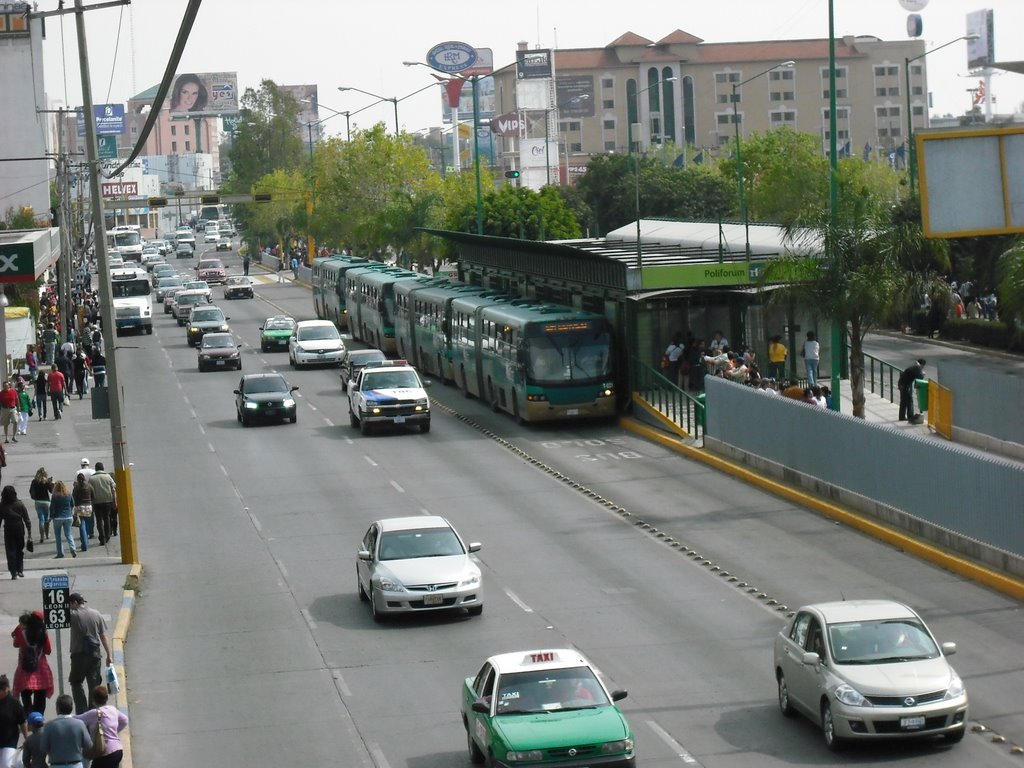 Oruga estacion Poliforum by lapo91