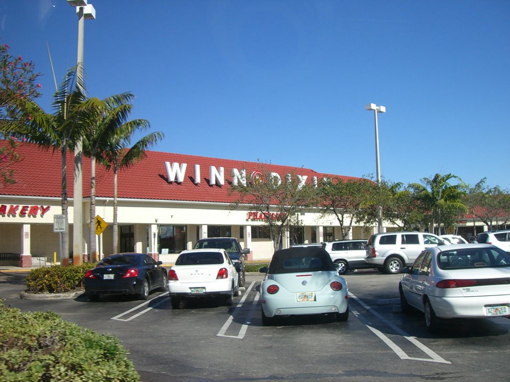 Miami Lakes Windixie. by Roberto Lam