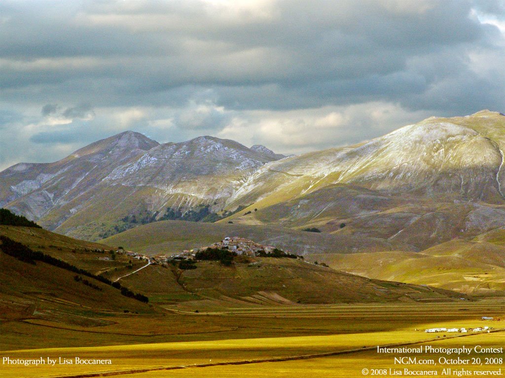 "Castelluccio di Norcia" - 4764 ft/1452 m high (Italy) By: Lisa Boccanera by PhotoCaptureLB