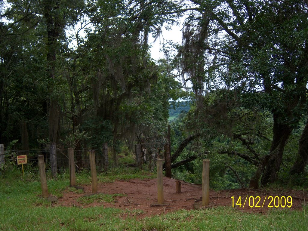 Chegada da cachoeira por cima by Semeão.