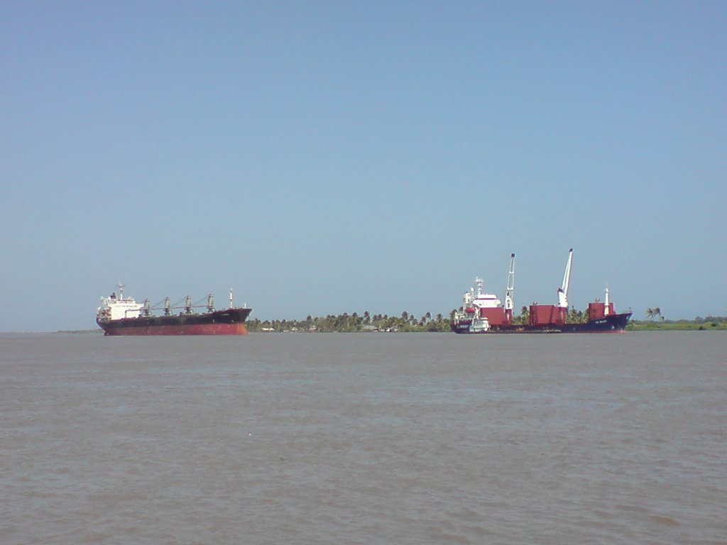 Río Magdalena - Barranquilla. by Edmemo.