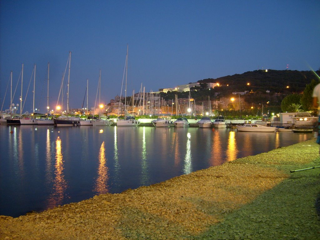 Vue de nuit sur Gaeta, superbe by ooiimm