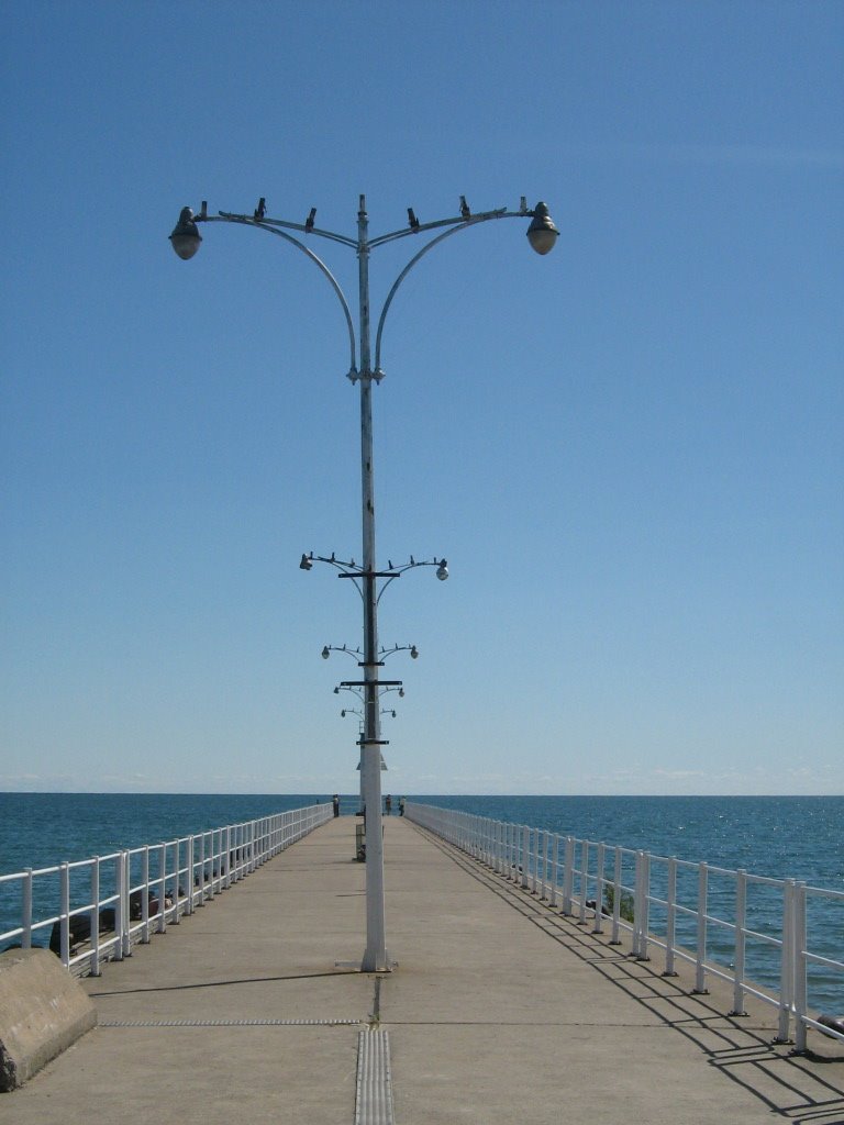 Lakeview Park Pier by pipes92