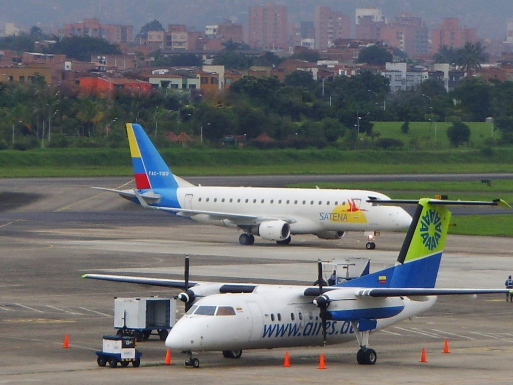 AEROPUERTO HOLAYA HERRERA / MEDELLIN (FOTO #5) by Miguel E. Arboleda R.