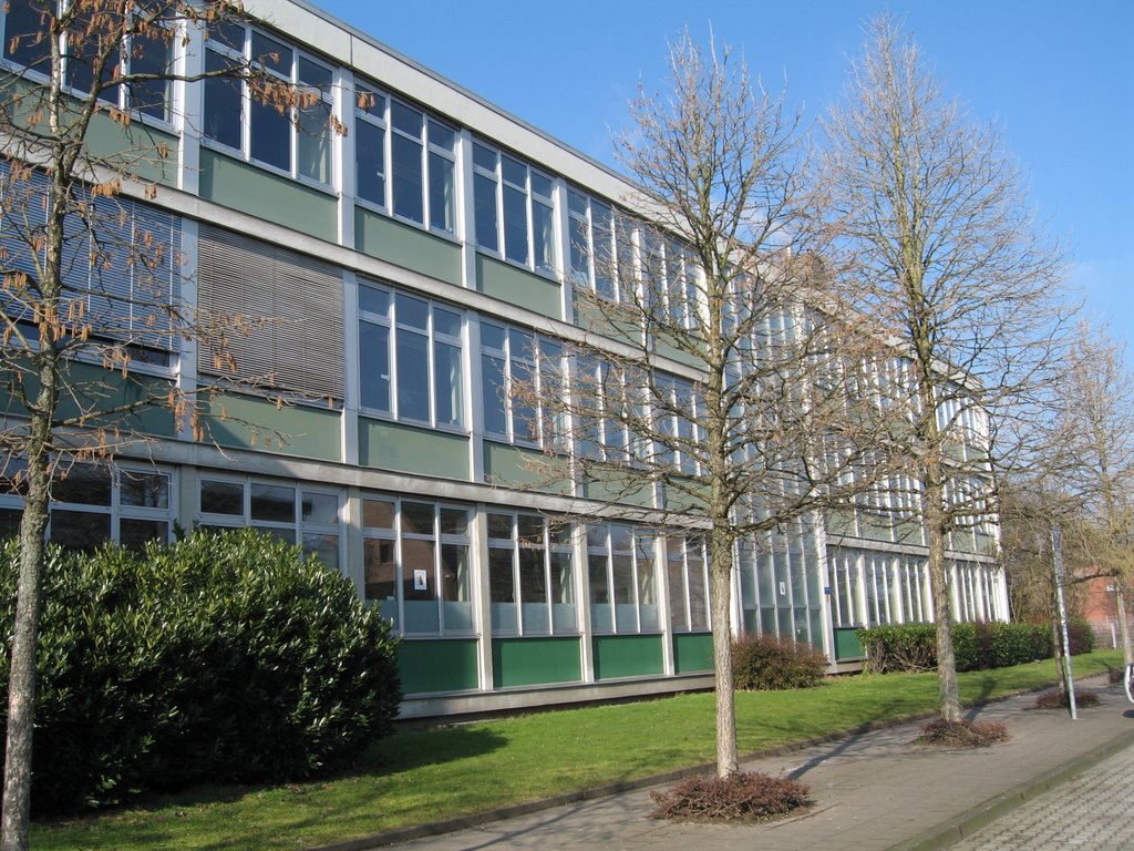 Schulzentrum Giesenkirchen by Tappes