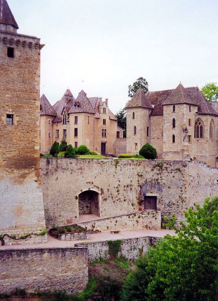 Chateau Marguerite de Bourgogne by Kloiner