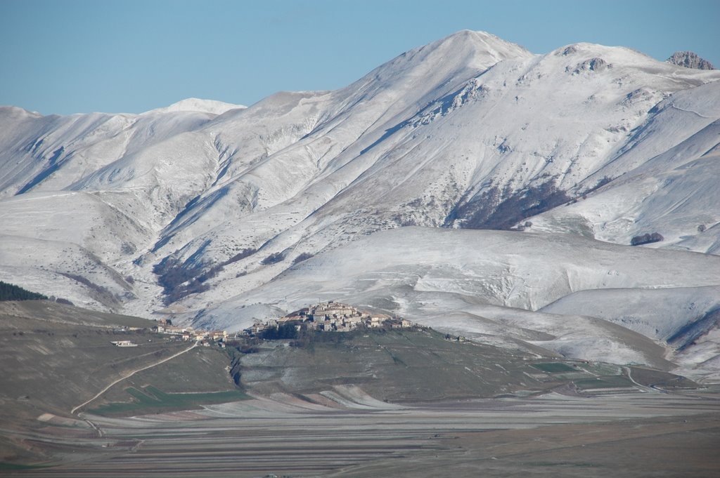 Piano Grande di Castelluccio by Mauro Mirgovi