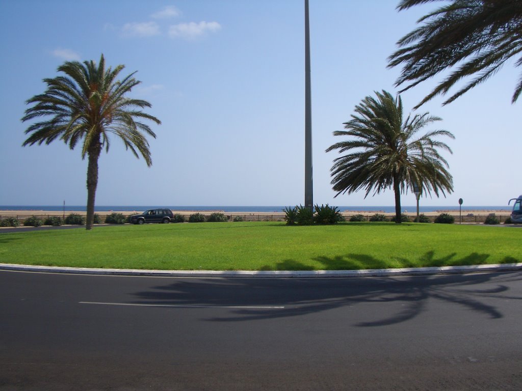 Fuerteventura 2008, Kreisverkehr vor Hotel by Mausi & Bärchi