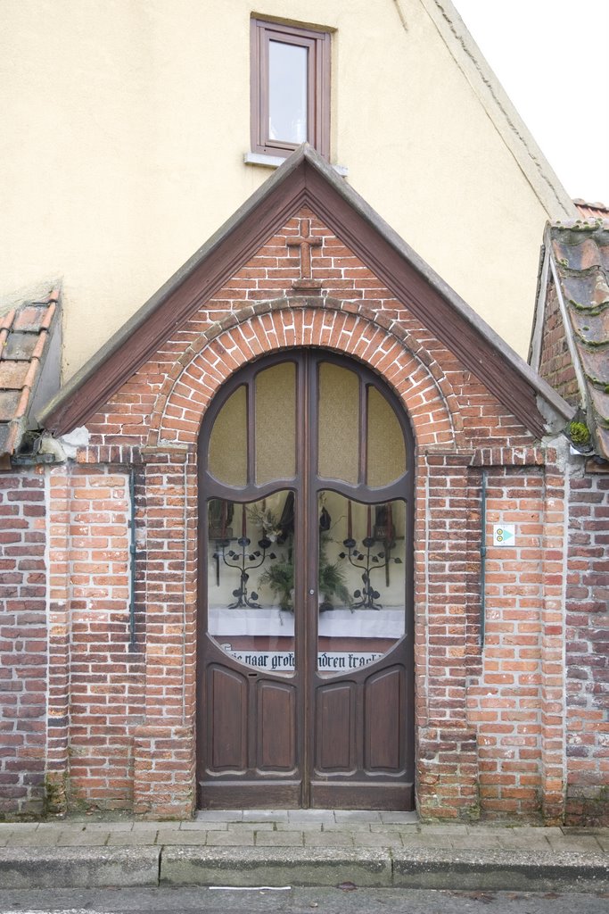 Sint-Antoniuskapel langs de Sint-Bavostraat te Kanegem, BE by desmet.geert