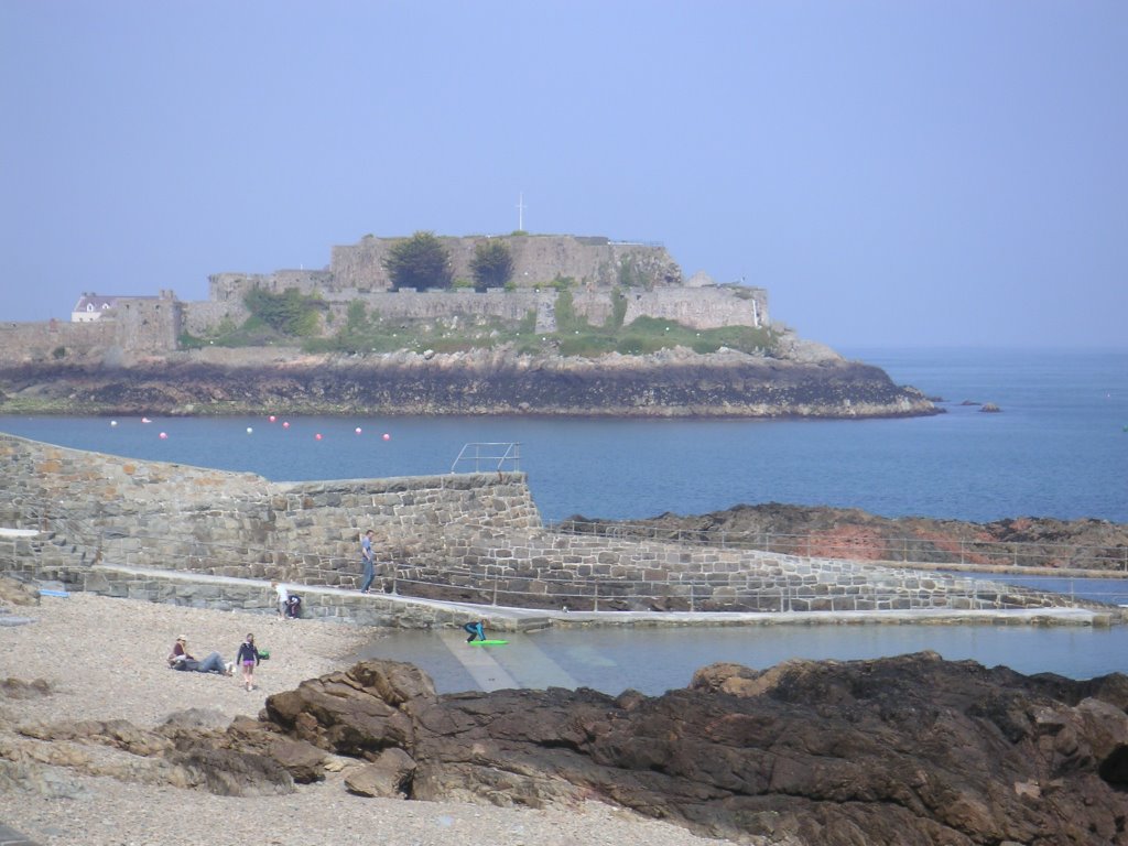 La Vallette bathing pools & Castle Cornet by carrot46