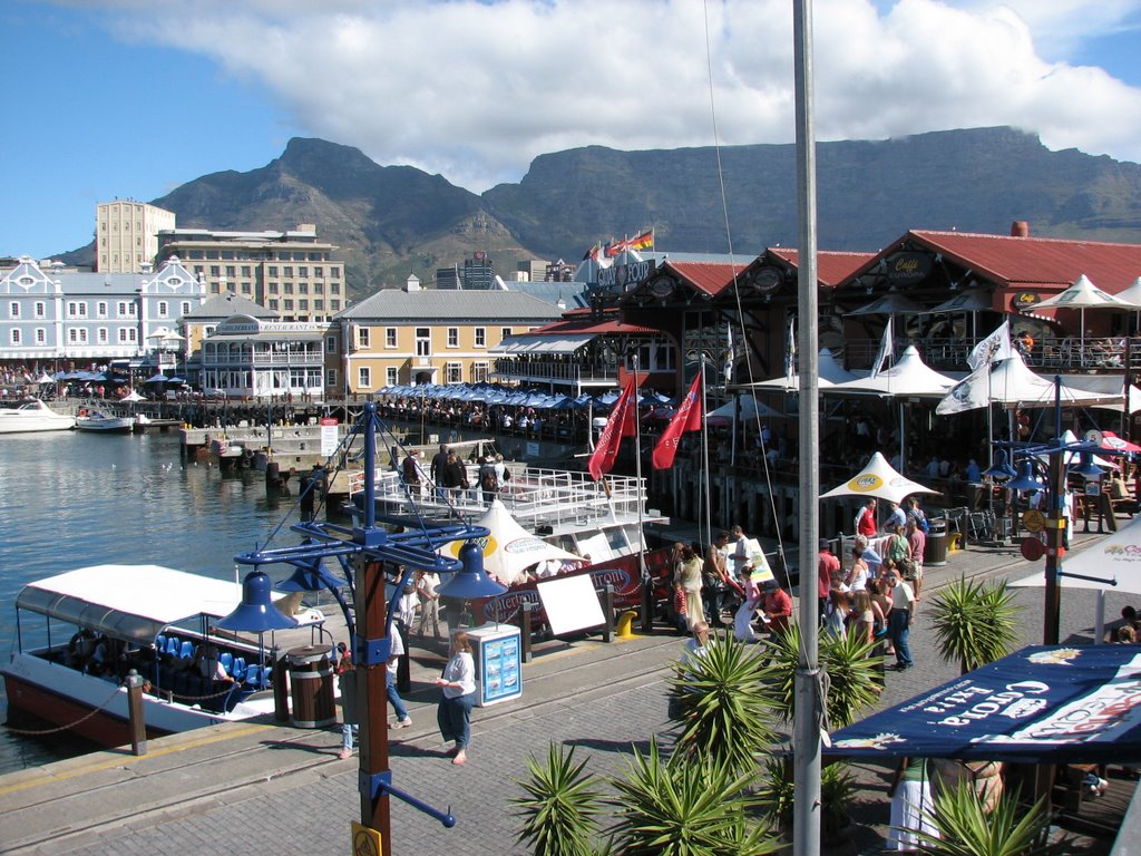 Waterfront below Table Mountain by BodoHeisterkamp.de