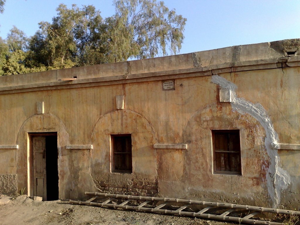 Khalasis Quarters 1924 by R^J^R