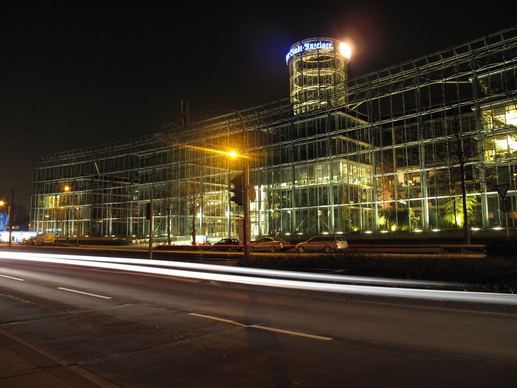 Dumont Gebäude Glasfront by steffenkrumbach