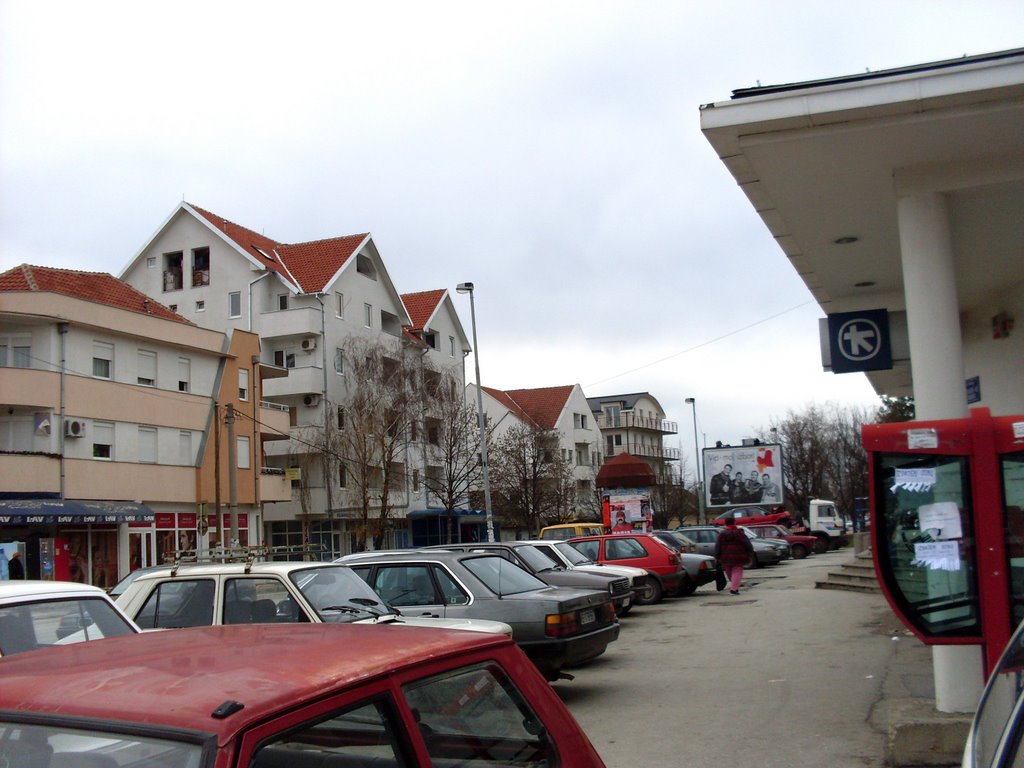 Obrenovac, parking ispred TC MAX-i by Želimir Jevtić