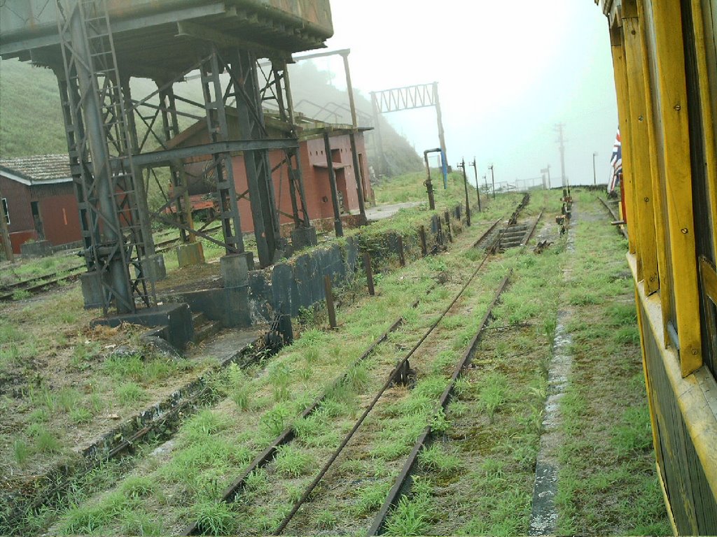 De trem em Paranapiacaba by FLevandoski