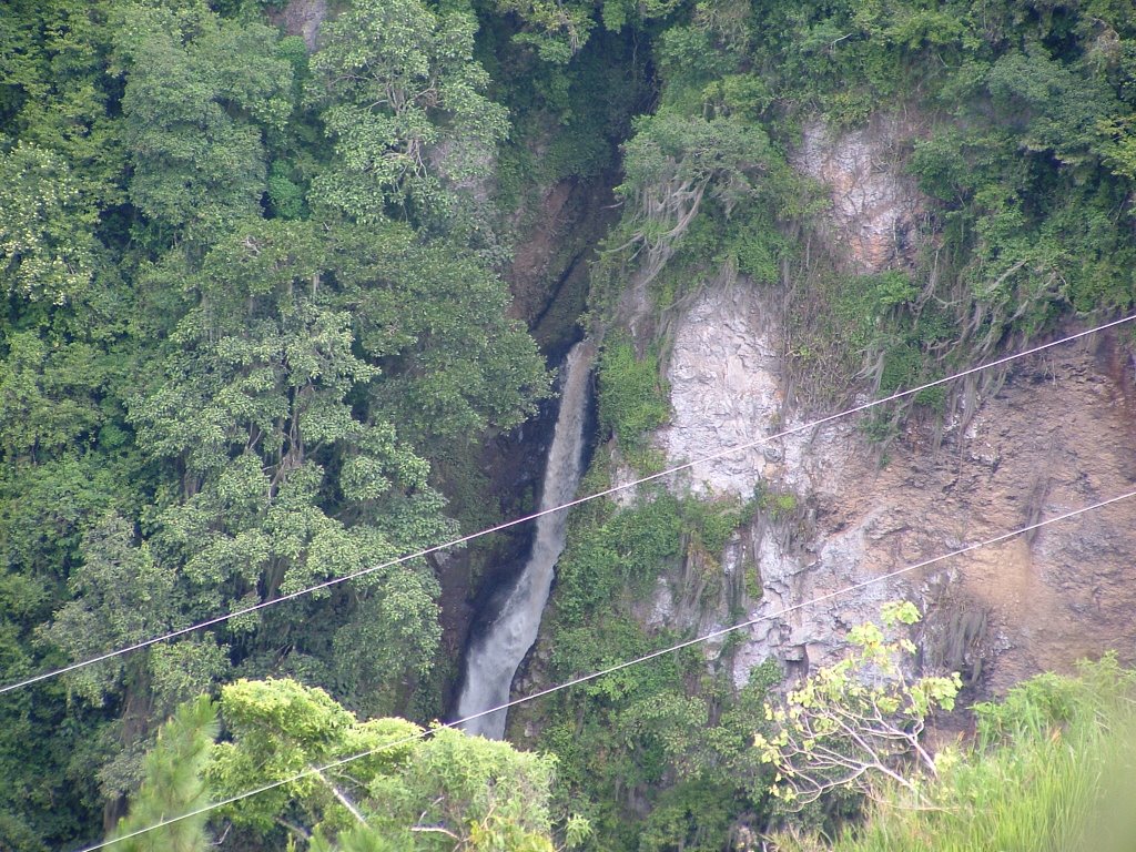 Catarata desde el mirador en Ujarrás al 22/Agosto/2008 by InRo_Global