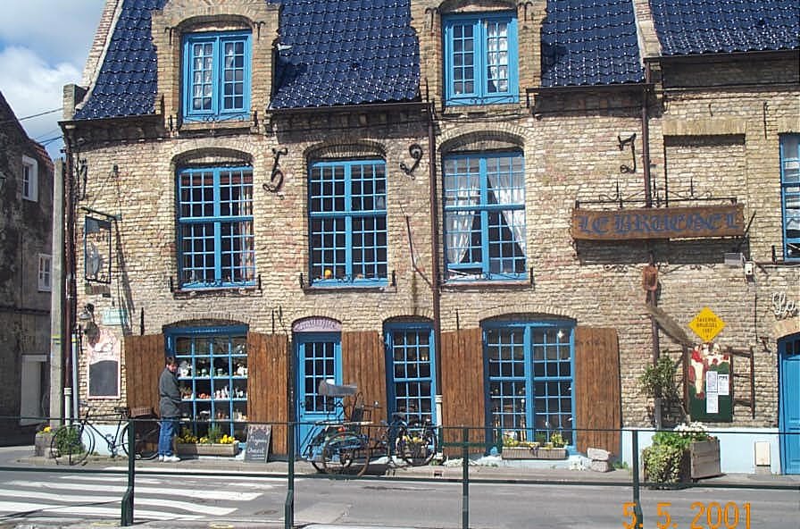 Bergues (nice cake shop) by Alan Smith