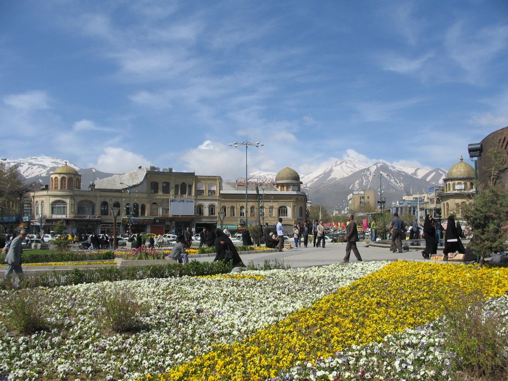 Centre of Hamadan by Torneke