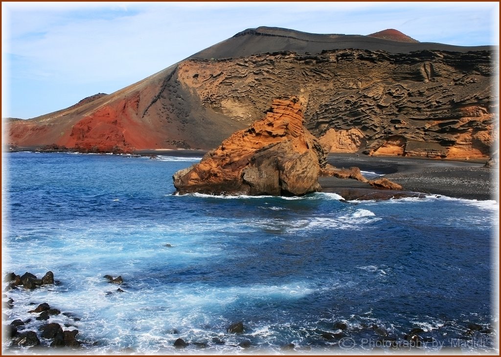 A bay near El Golfo Lanzarote by Madidi